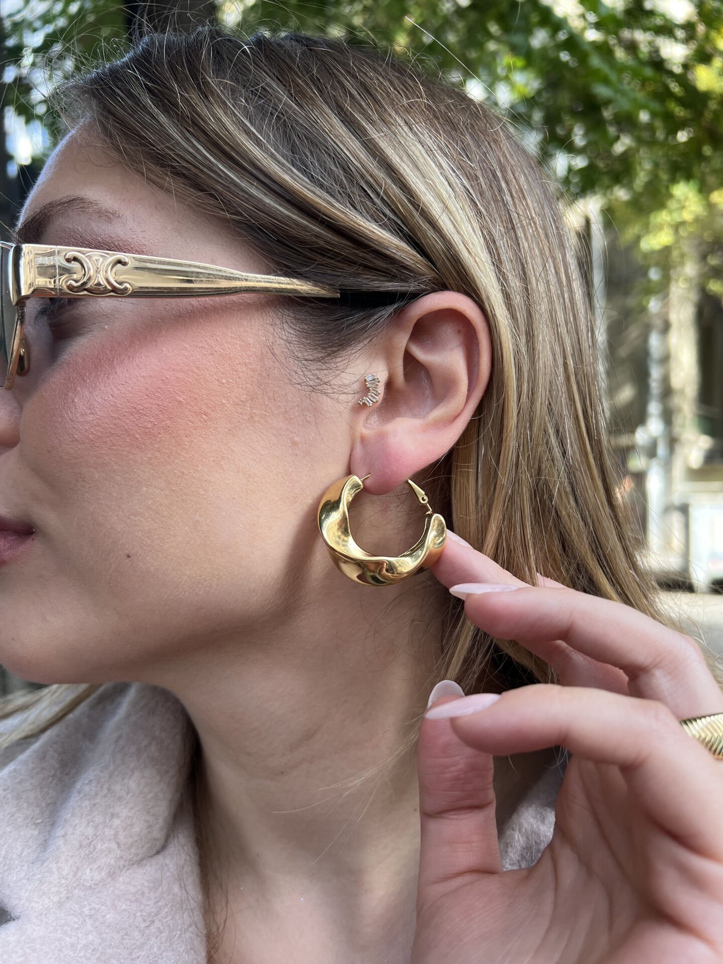 Halka Burgu Çelik Gold Küpe