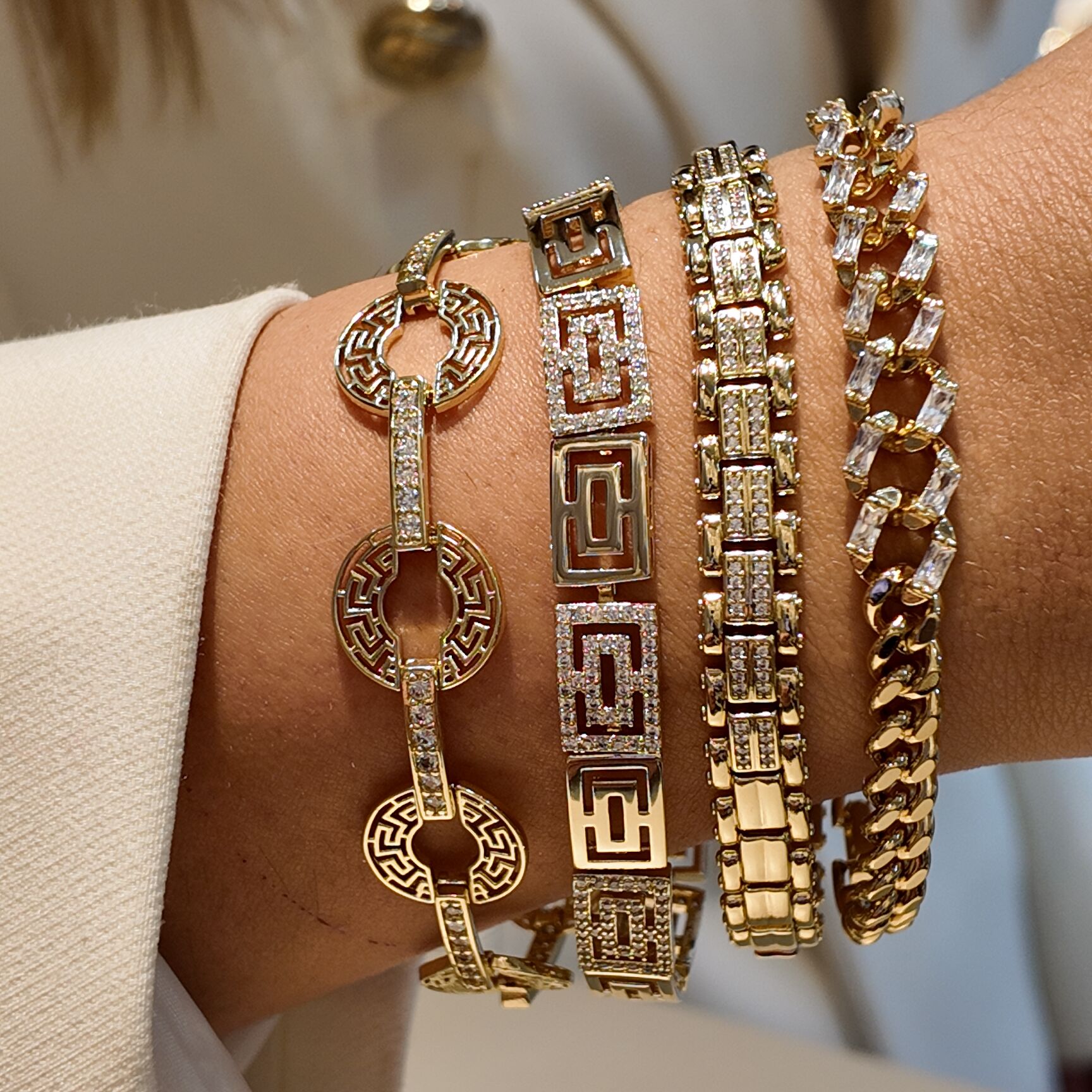 14 K Altın İşçiliği Bileklikler 500 - 1100 TL Arası