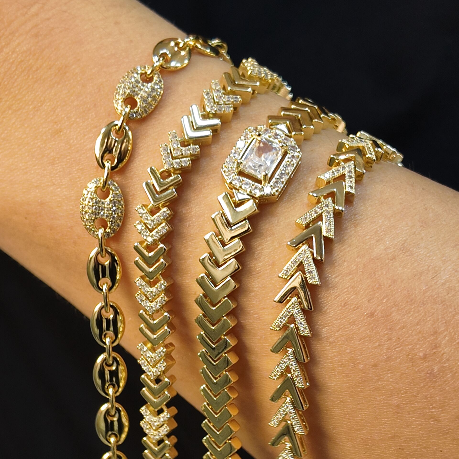 14 K Kuyum Model Başak Bileklikler