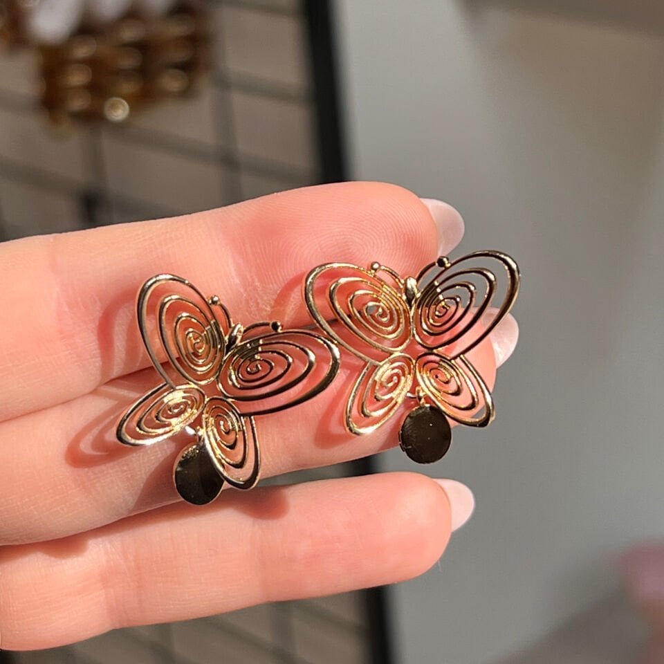 Füsun’un Kelebek Küpeleri ( ÖN SİPARİŞ 11 MART)